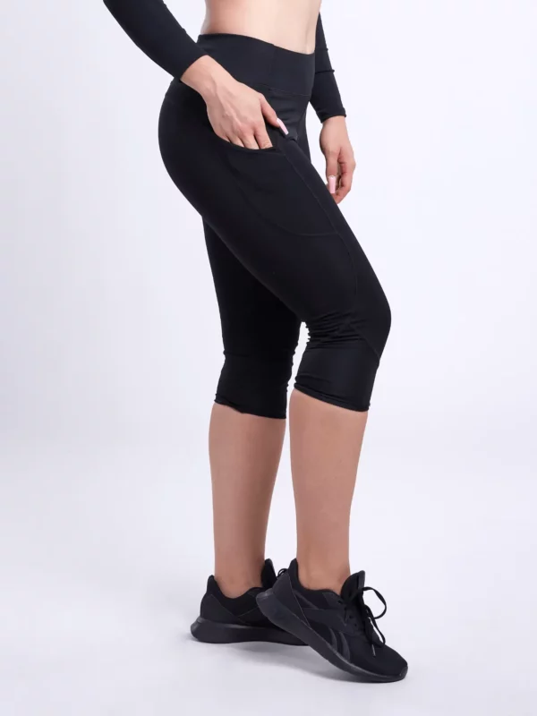 Mid-Rise Capri Fitness Leggings with Side Pockets - Image 4