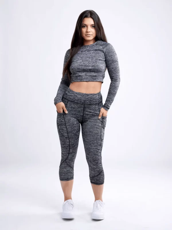 Mid-Rise Capri Fitness Leggings with Side Pockets - Image 12