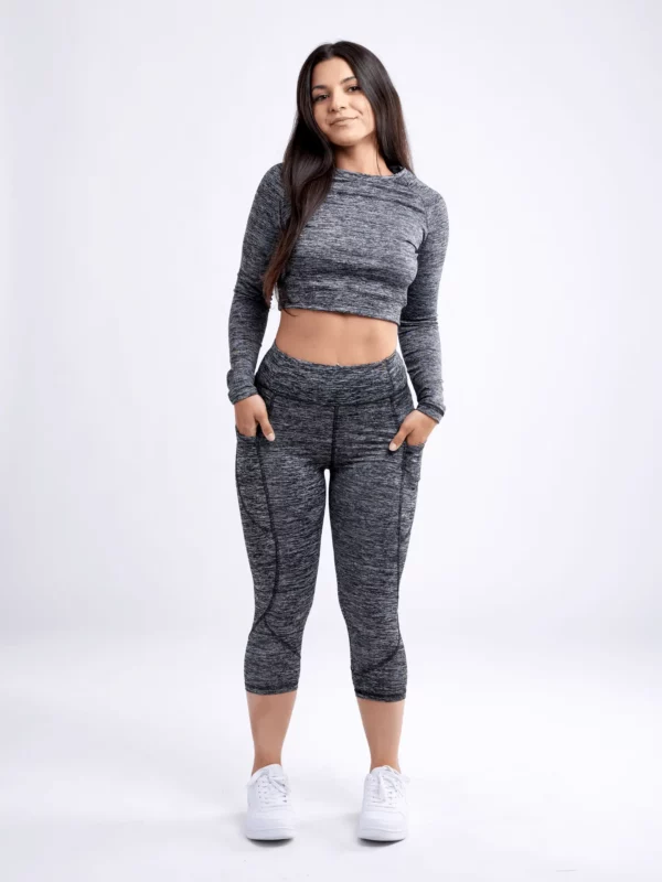 Mid-Rise Capri Fitness Leggings with Side Pockets - Image 13