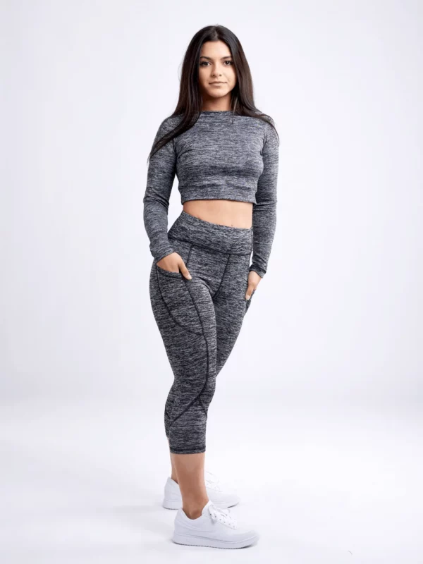 Mid-Rise Capri Fitness Leggings with Side Pockets - Image 15