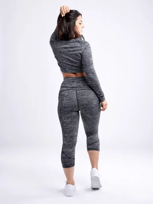 Mid-Rise Capri Fitness Leggings with Side Pockets - Image 16